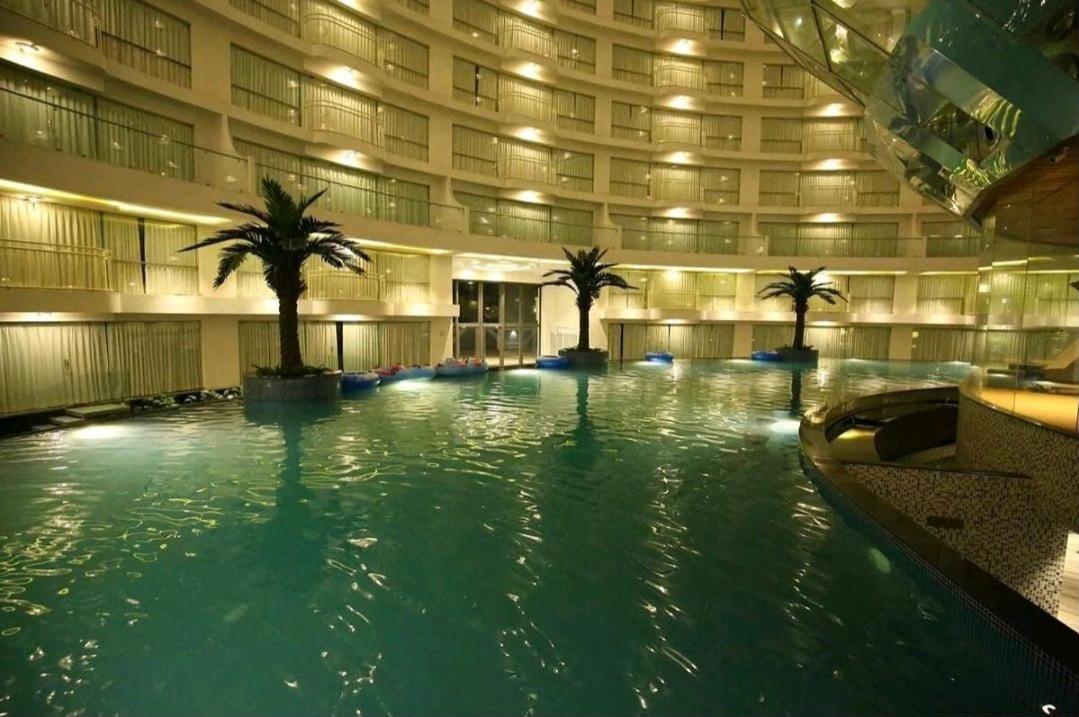 Royal Treats At Rajhans Belliza Near Airport Surat Exterior foto